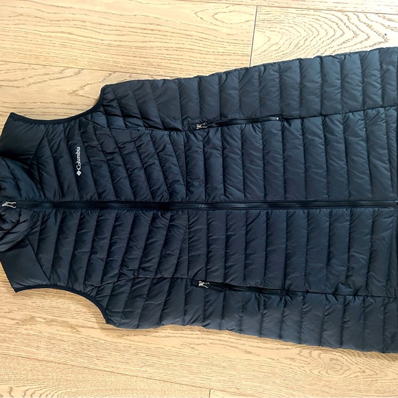 Columbia Women’s Puffer Vest - Picture 3 of 11